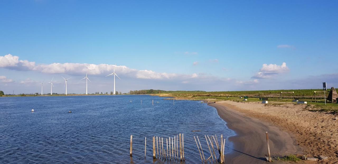 Gastenverblijf Goudswaard Exterior foto
